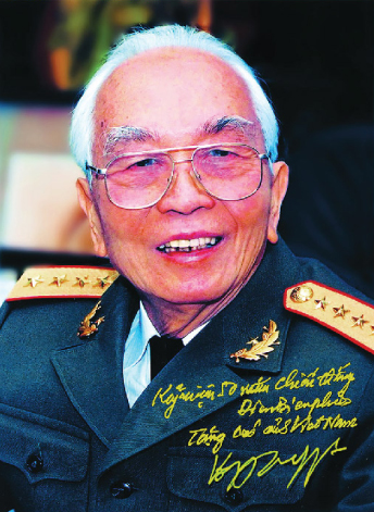 Người là Thánh : Tưởng nhớ đại tướng Võ Nguyên Giáp Người là Thánh : Tưởng nhớ đại tướng Võ Nguyên Giáp