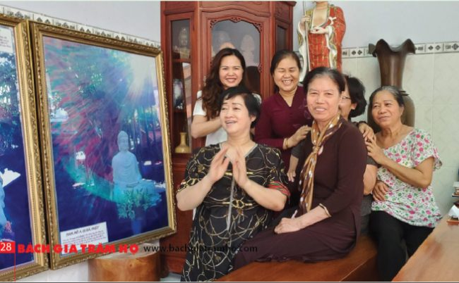 Nhà ngoại cảm Vũ Thị Minh Nghĩa nặng tình đồng đội Nhà ngoại cảm Vũ Thị Minh Nghĩa nặng tình đồng đội