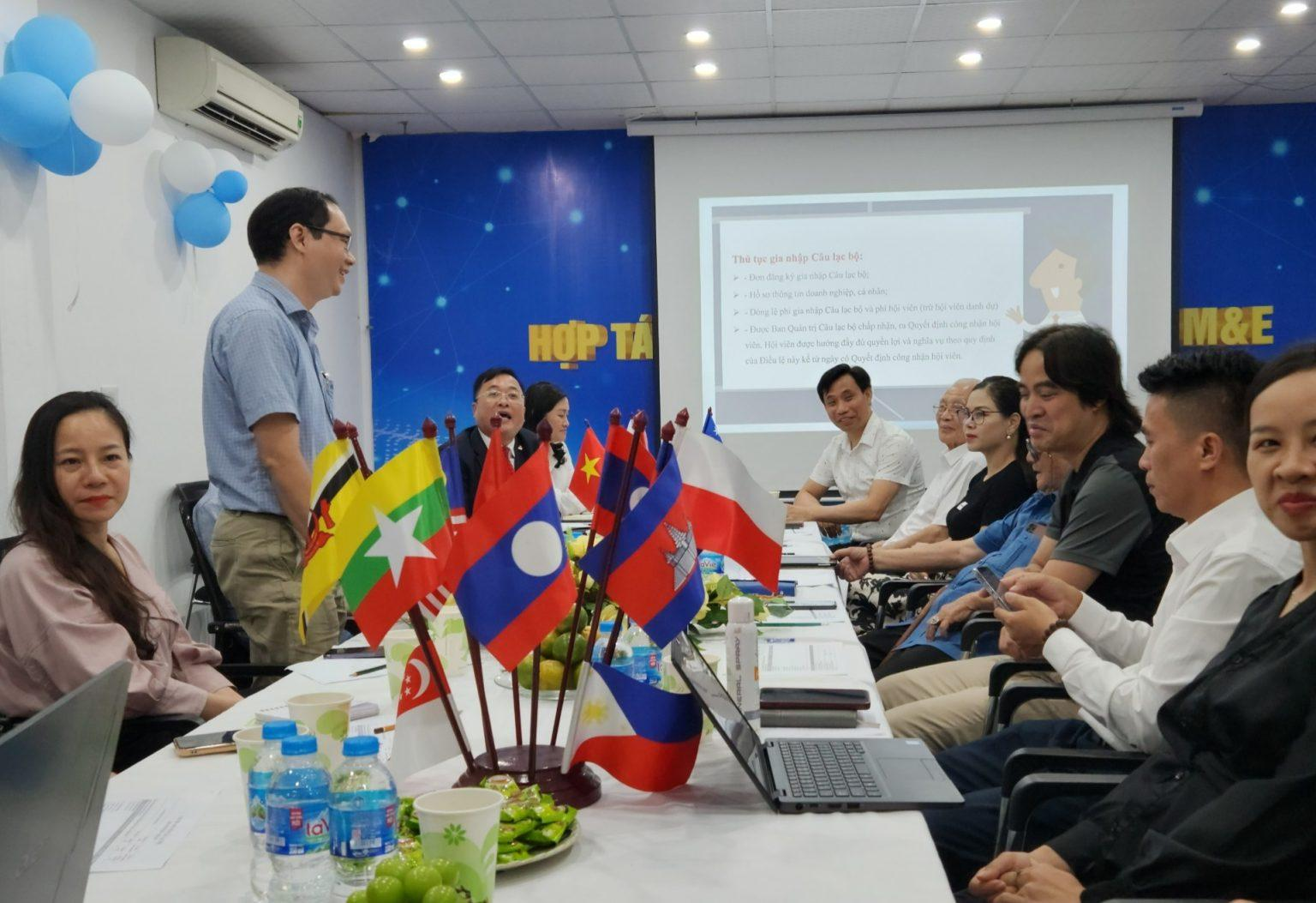 Lễ công bố Quyết định thành lập và Nhân sự Câu lạc bộ Doanh nhân Đông Lễ công bố Quyết định thành lập và Nhân sự Câu lạc bộ Doanh nhân Đông