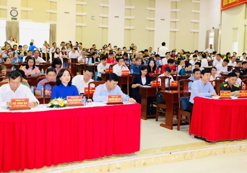 Tạo nền tảng vững chắc trong học và làm theo Bác